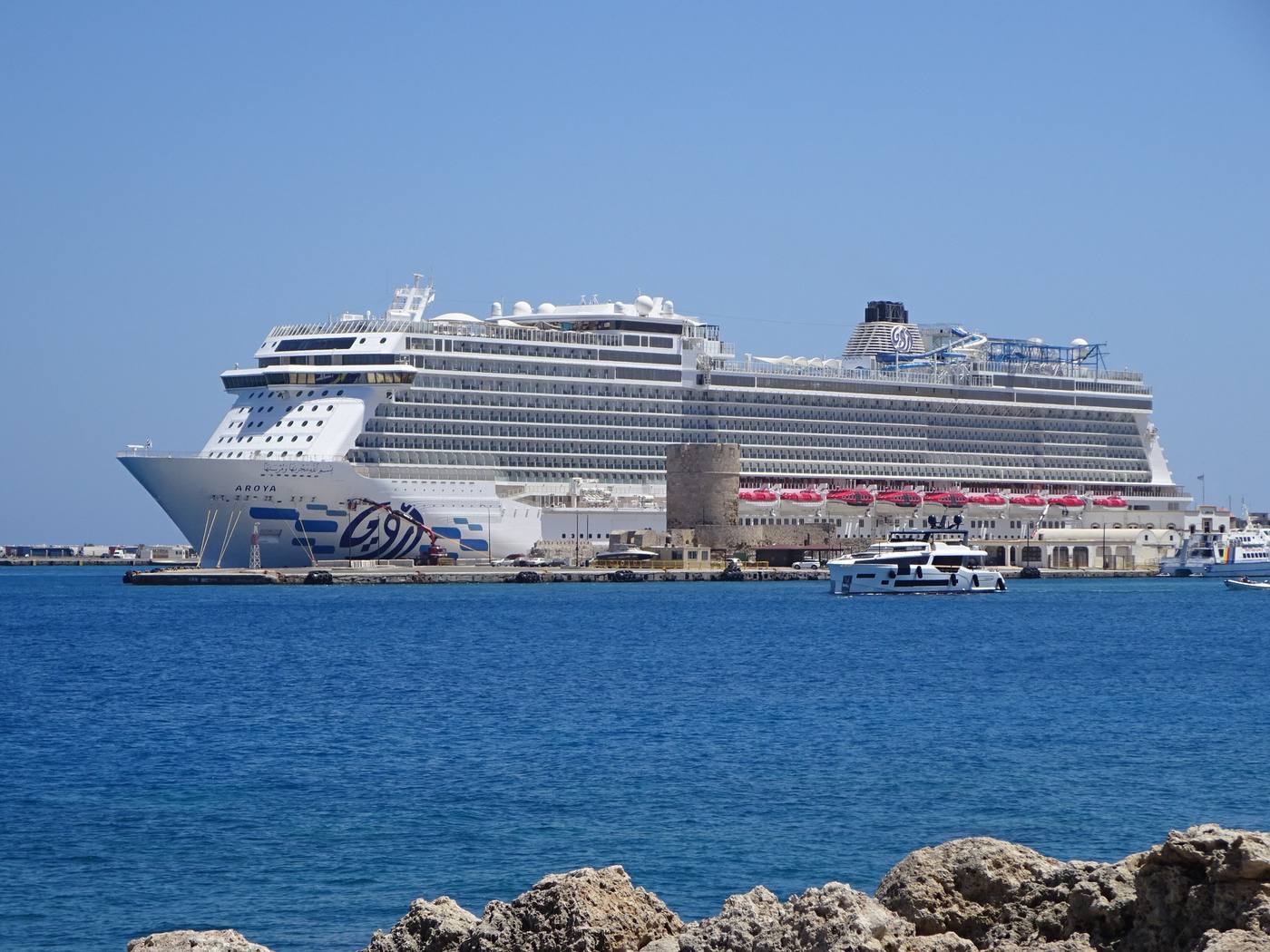 Aroya Cruises