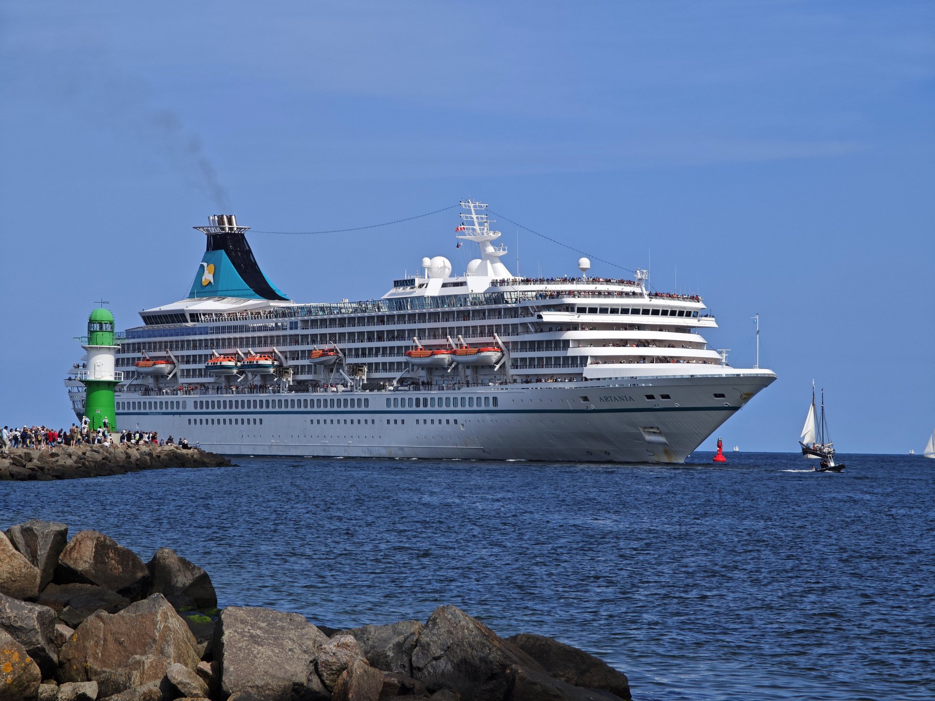 Artania, Phoenix Reisen
