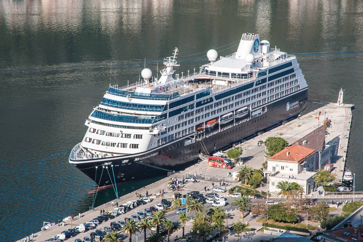 Azamara Pursuit, Azamara